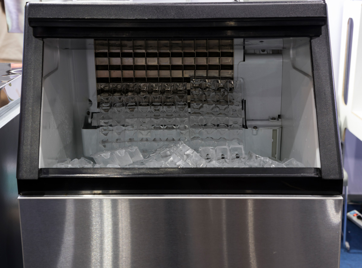 cube ice in ice making machine