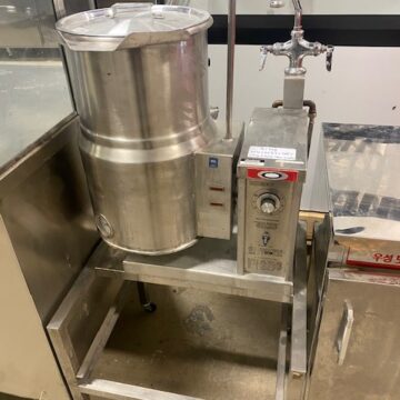 Restaurant 6 Gallon Electric Tilting Steam Kettle with Stand